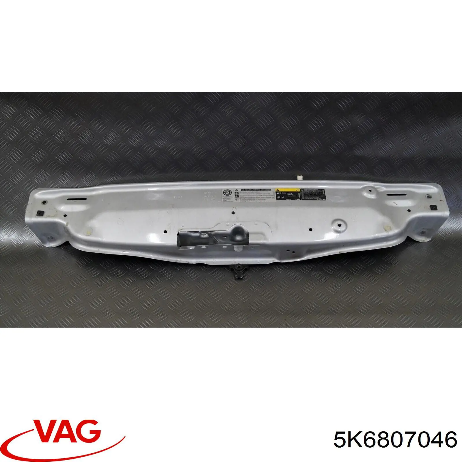 Soporte exterior derecho del parachoques trasero VAG 5K6807046 precio, desde 29,86 EUR