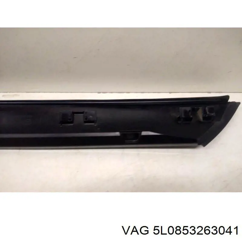 Moldura exterior del pilar delantero izquierdo 5L0853263041 VAG