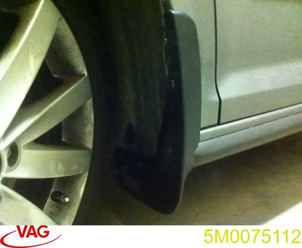 Juego de faldillas delanteras VAG 5M0075112 precio, desde 69,73 EUR
