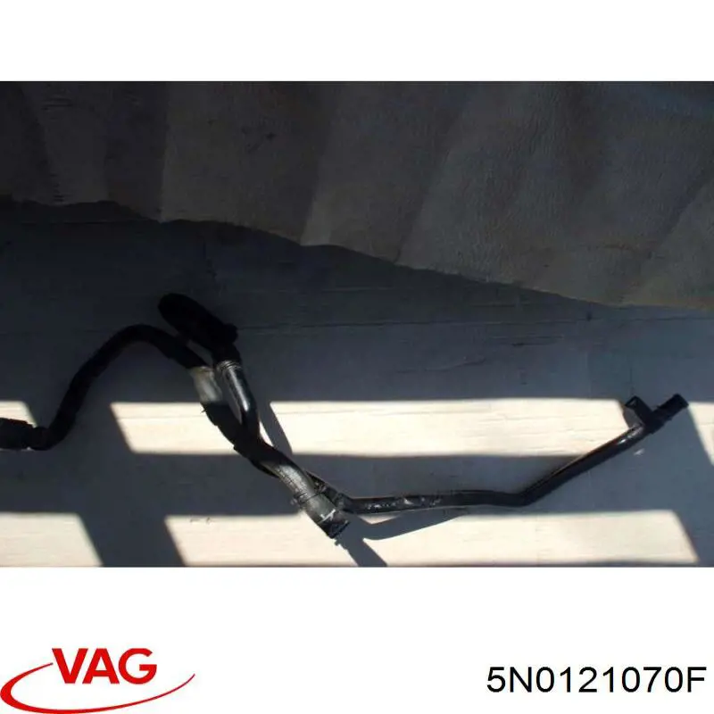 Manguito de líquido refrigerante VAG 5N0121070F precio, desde 35,47 EUR