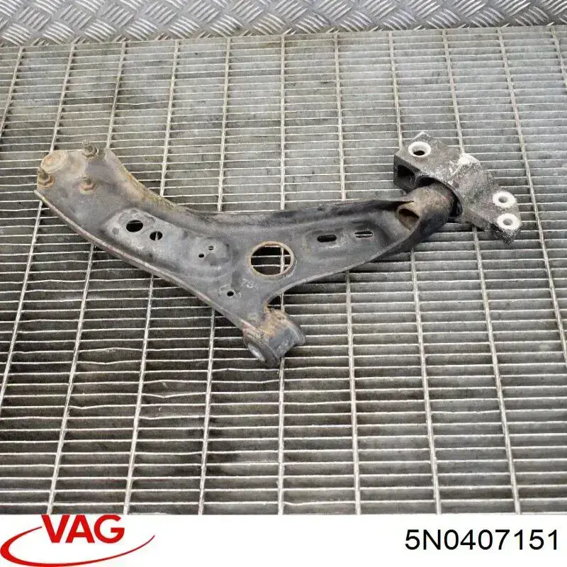 Brazo inferior izquierdo de la suspensión delantera 5N0407151 VAG