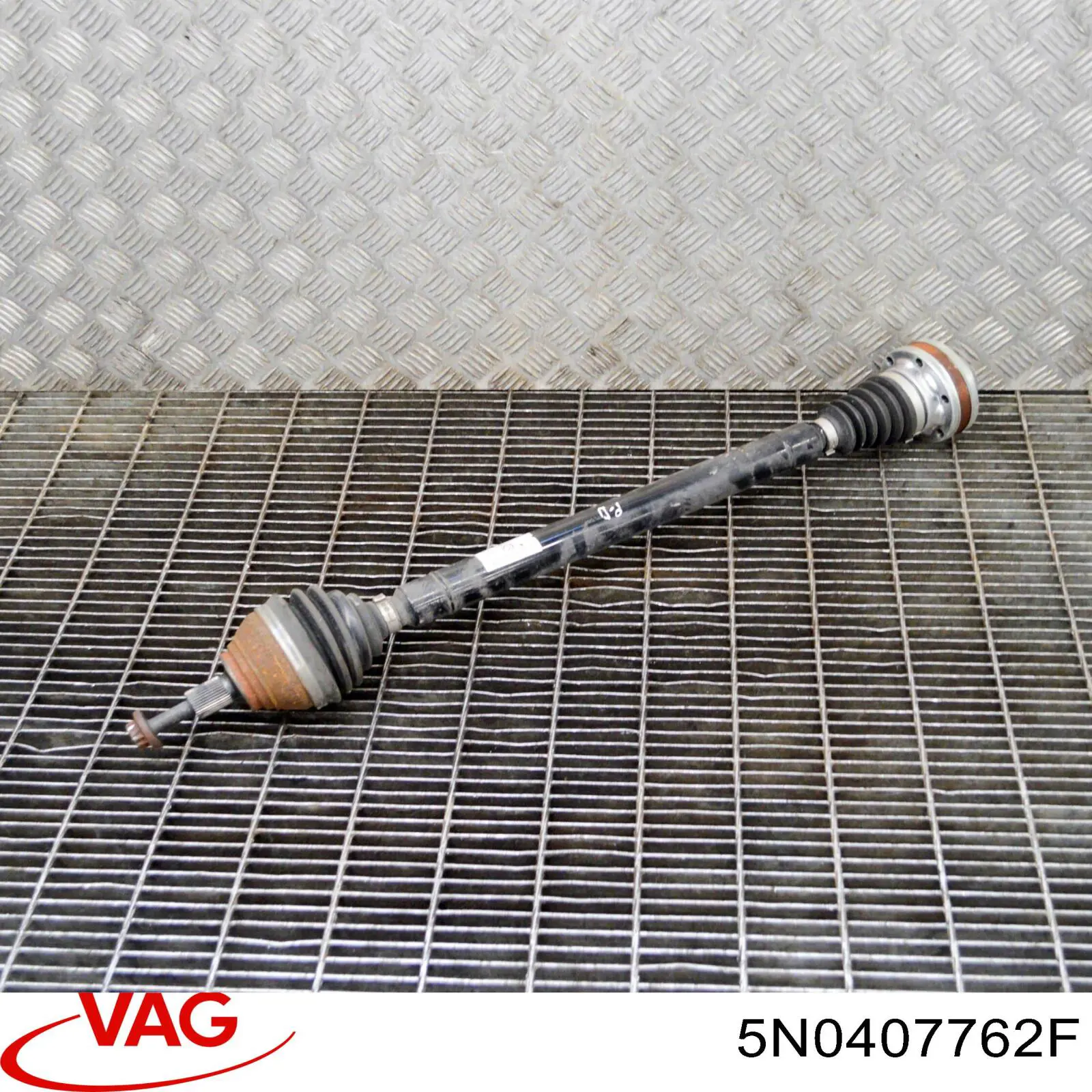 Comprar 5N0407762F VAG Árbol de transmisión delantero derecho