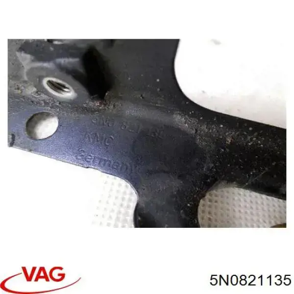 Soporte delantero izquierdo para aleta delantera VAG 5N0821135 precio, desde 20,67 EUR