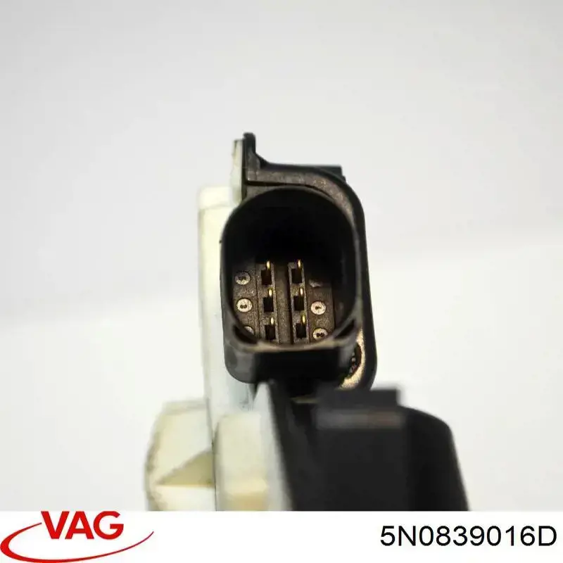 Cerradura de la puerta trasera derecha 5N0839016D VAG