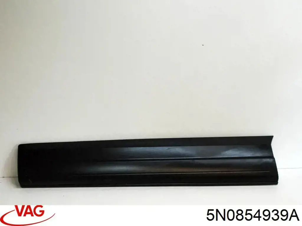 Moldura de puerta delantera izquierda VAG 5N0854939A precio, desde 56,39 EUR