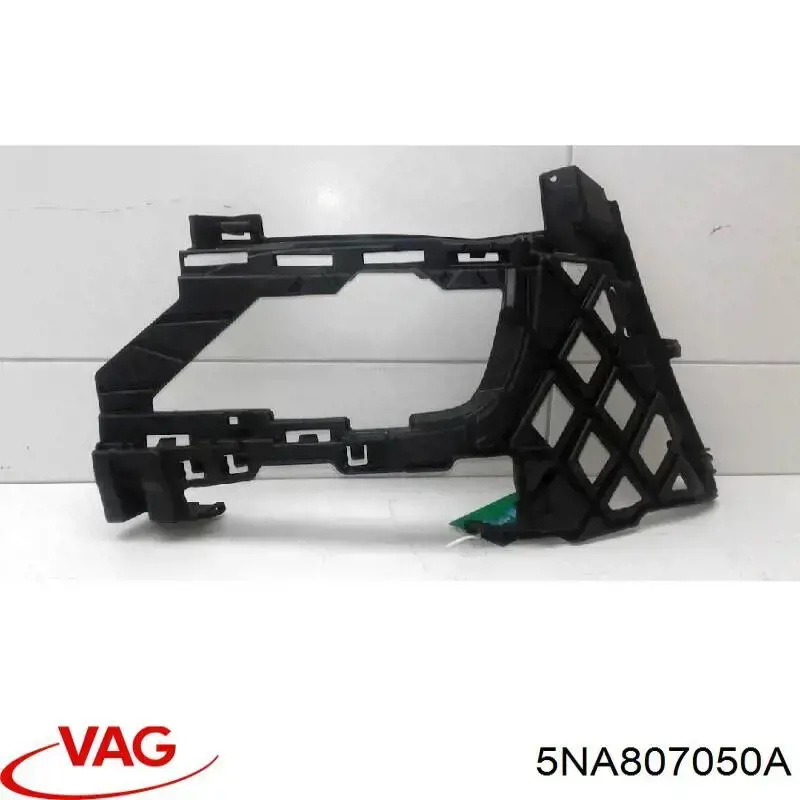 Guía derecha del parachoques delantero 5NA807050A VAG