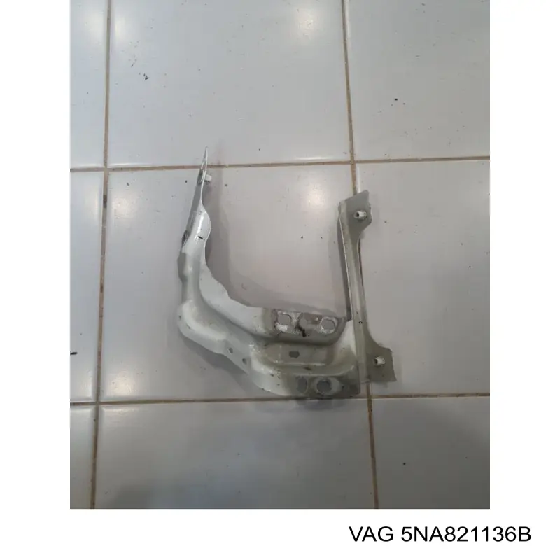 Comprar 5NA821136B VAG Soporte delantero de guardabarros delantero derecho