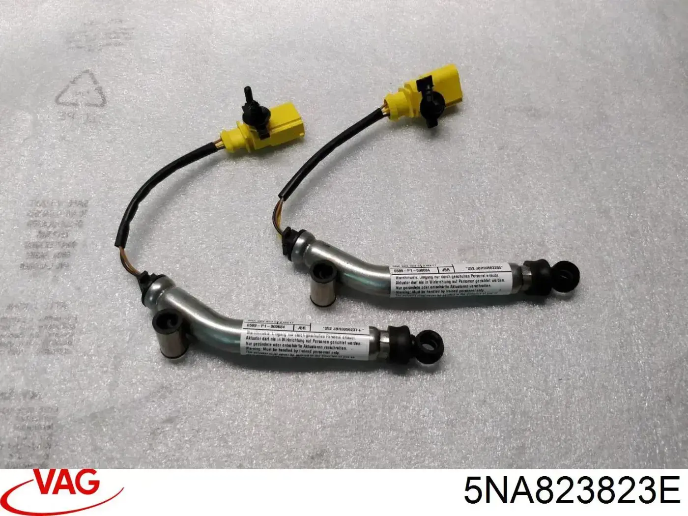 Pirotécnico de la bisagra del capó VAG 5NA823823E precio, desde 97,92 EUR