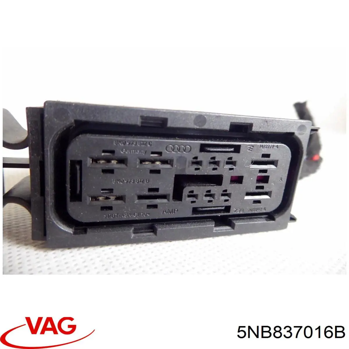 5NB837016D VAG Cerradura delantera derecha
