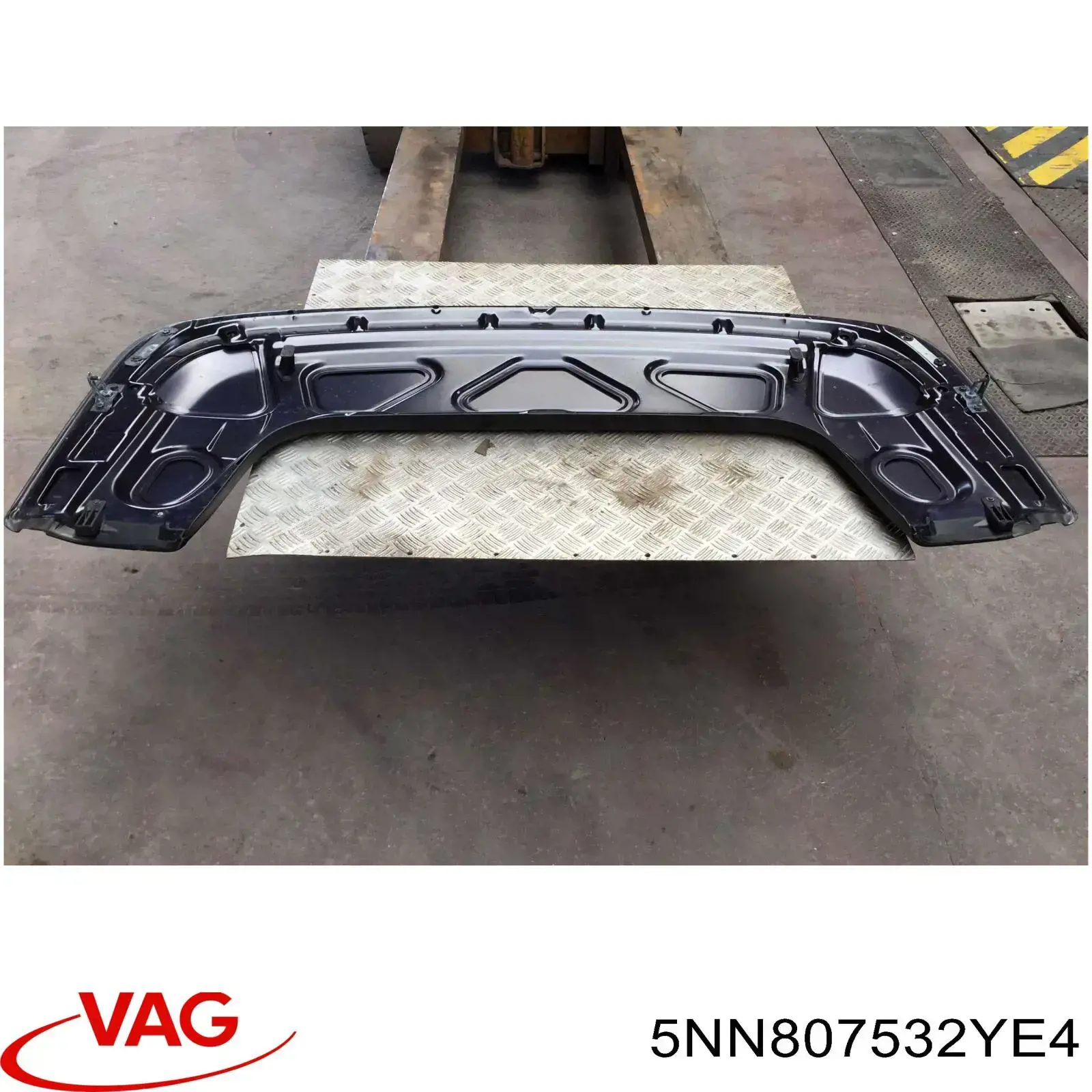 5NN807532YE4 VAG Protector, paragolpes