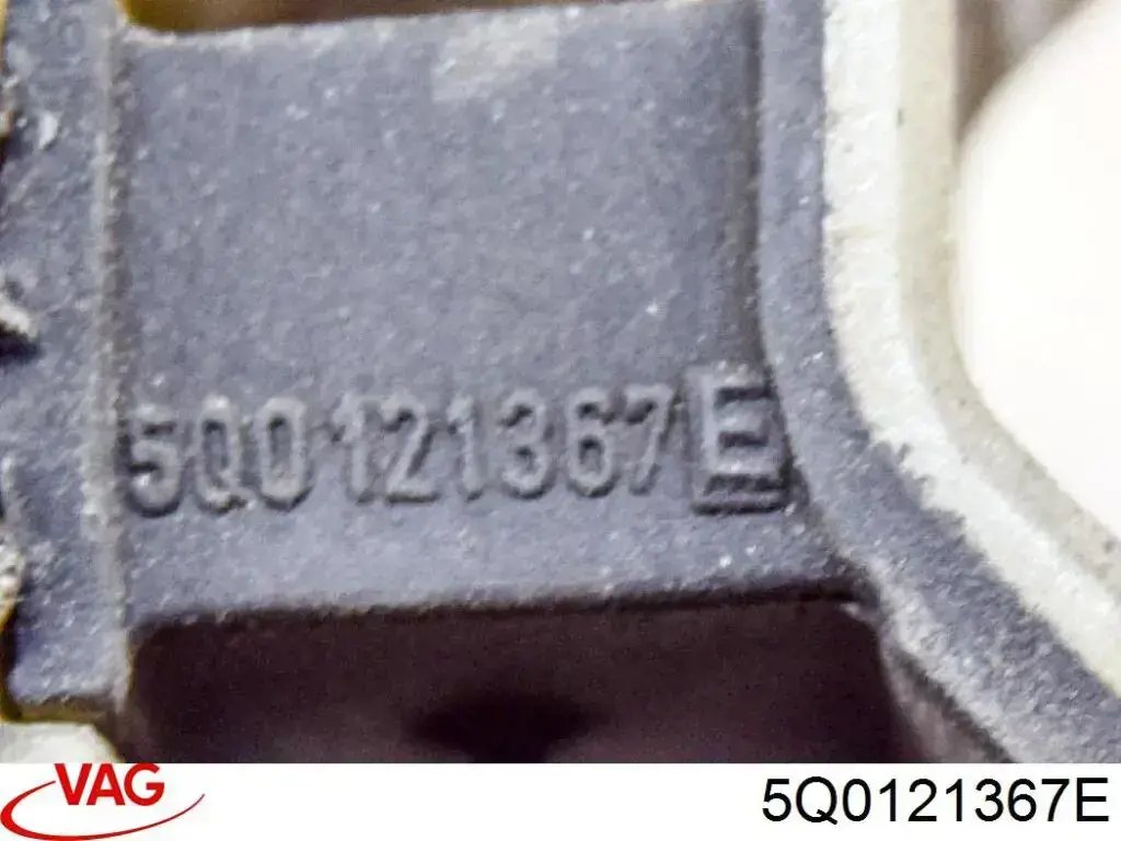 5Q0121367E VAG Soporte superior izquierdo del radiador