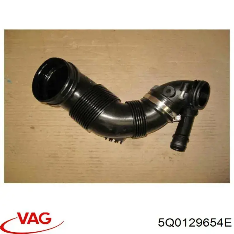Conducto de aire, salida del filtro de aire 5Q0129654E VAG