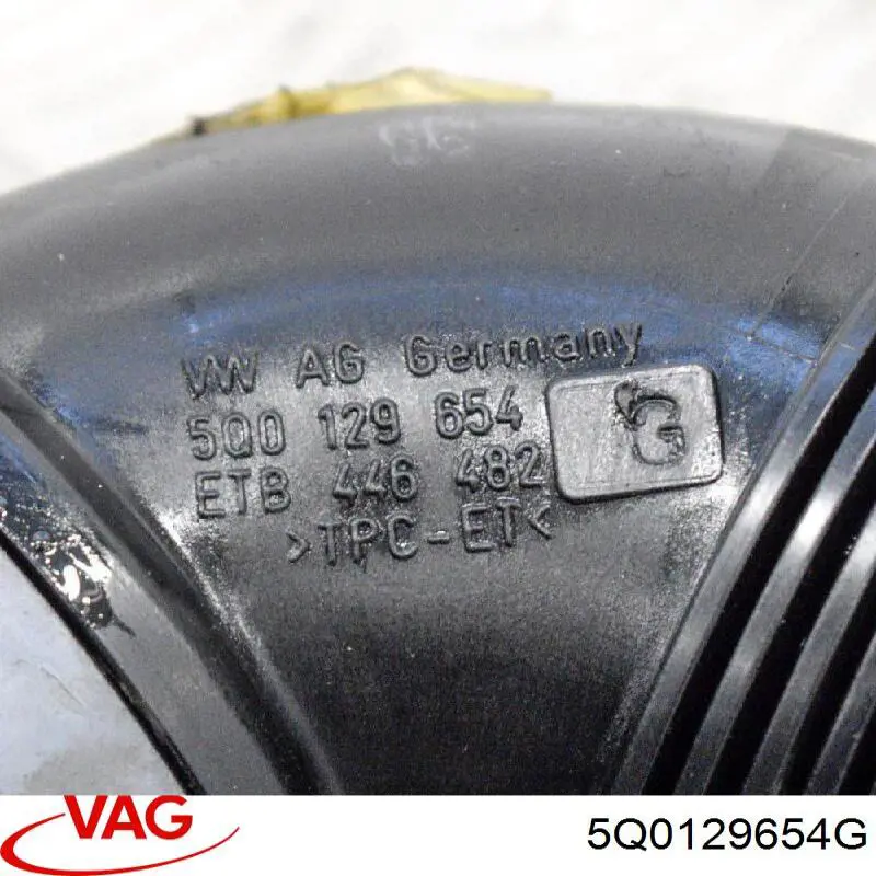 Tubo de admisión de aire al turbocompresor VAG 5Q0129654G precio, desde 53,72 EUR