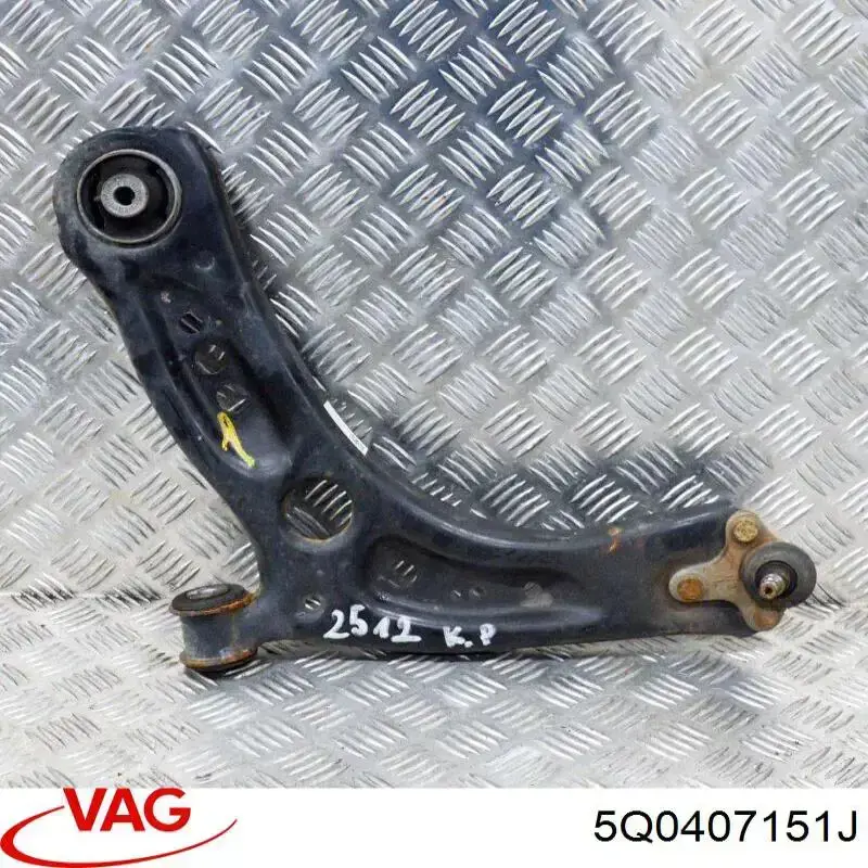 Brazo inferior izquierdo de la suspensión delantera VAG 5Q0407151J
