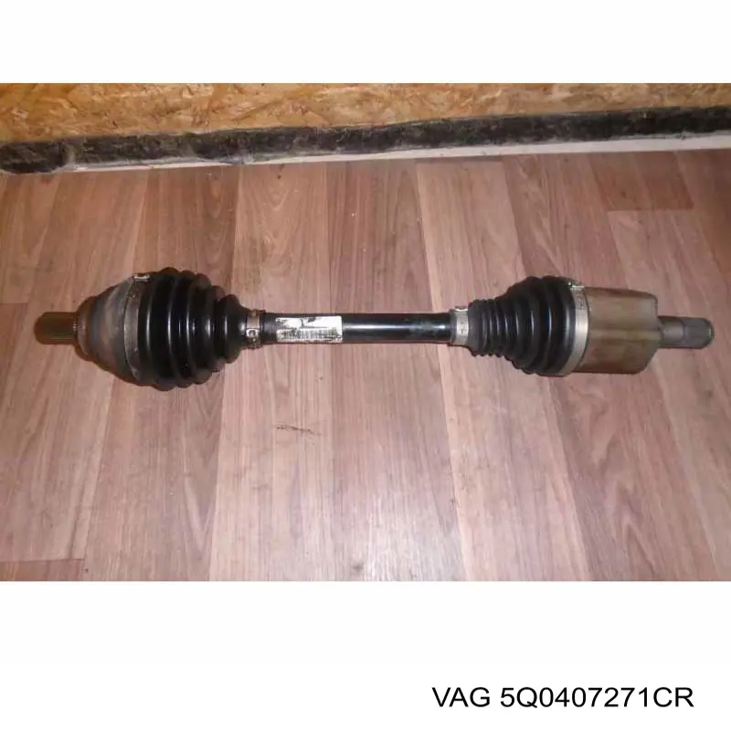Semieje delantero izquierdo 5Q0407271CR VAG