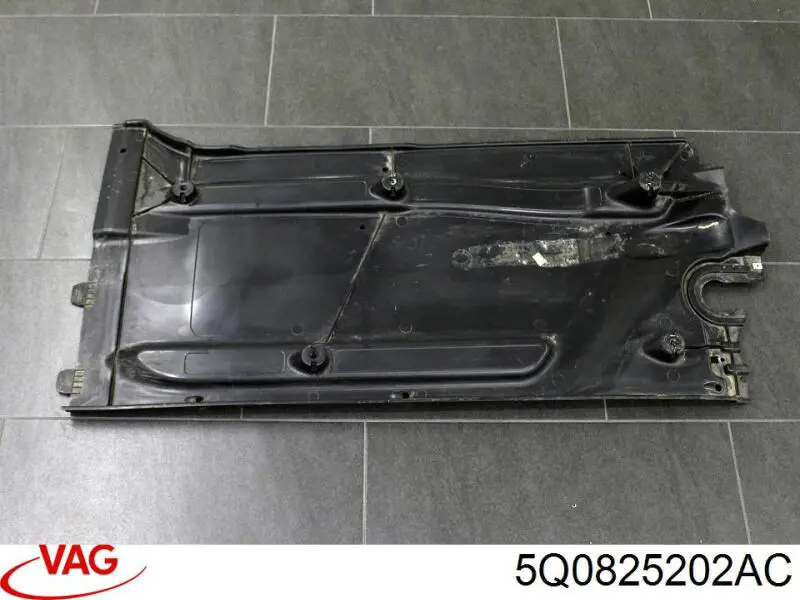 5Q0825202AC VAG Protección inferior derecha