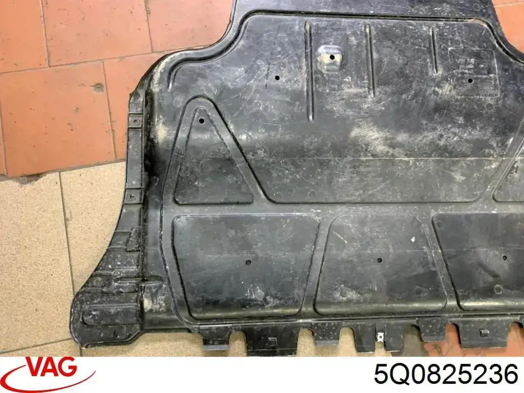 Protección delantera del motor 5Q0825236 VAG