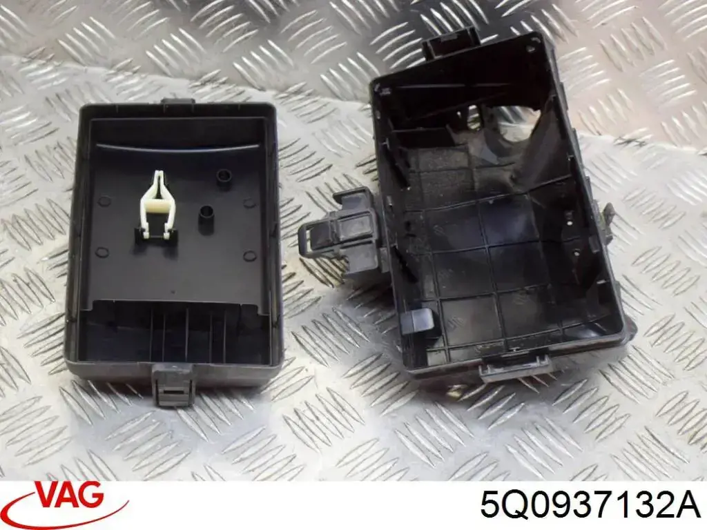 Tapa de la caja de fusibles VAG 5Q0937132A precio, desde 37,75 EUR