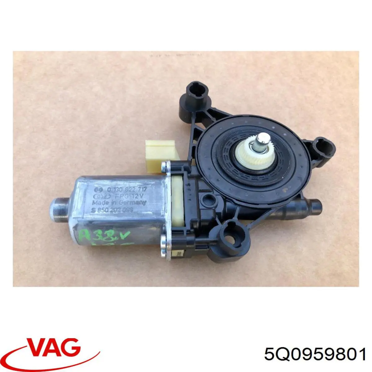 Motor del elevalunas de la puerta trasera izquierda 5Q0959801 VAG