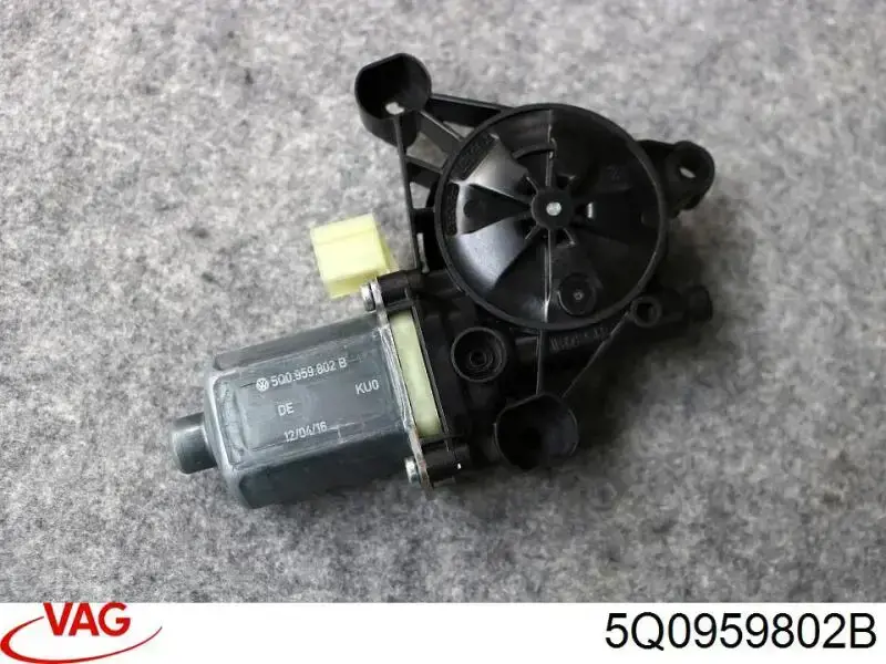 Motor del elevalunas de la puerta delantera derecha 5Q0959802B VAG