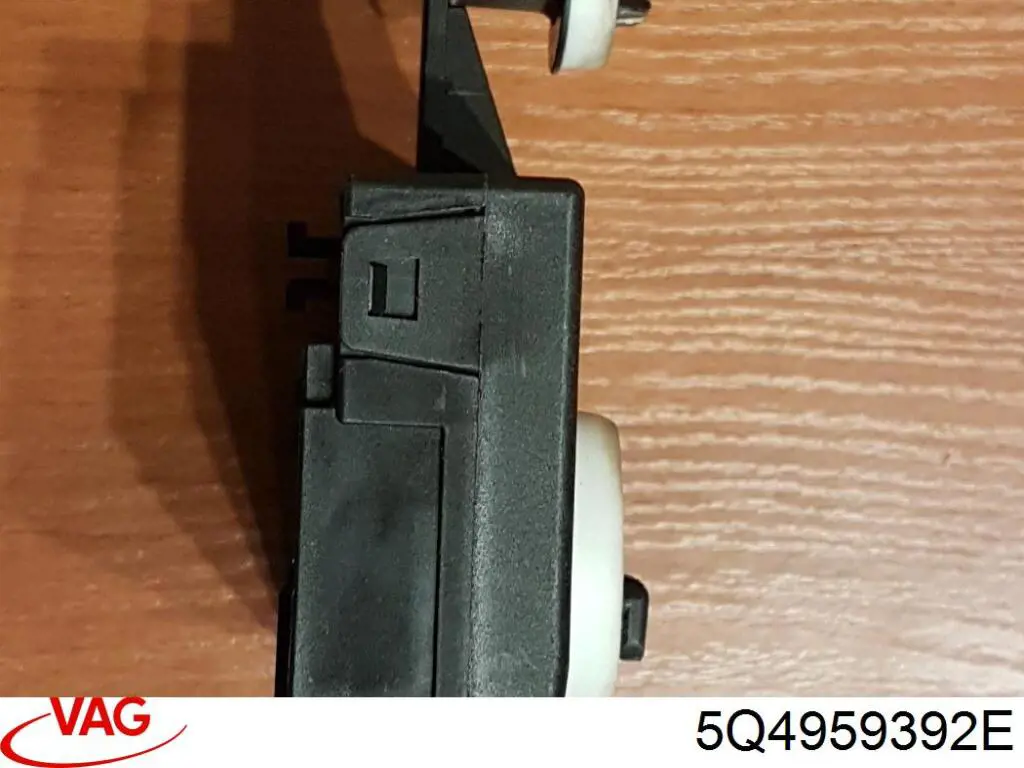 Unidad de confort de la puerta delantera 5Q4959392E VAG