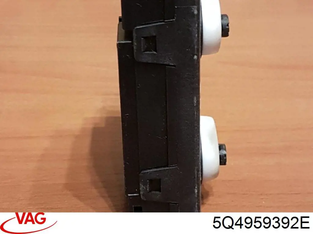 Unidad de confort de la puerta delantera VAG 5Q4959392E precio, desde 49,37 EUR