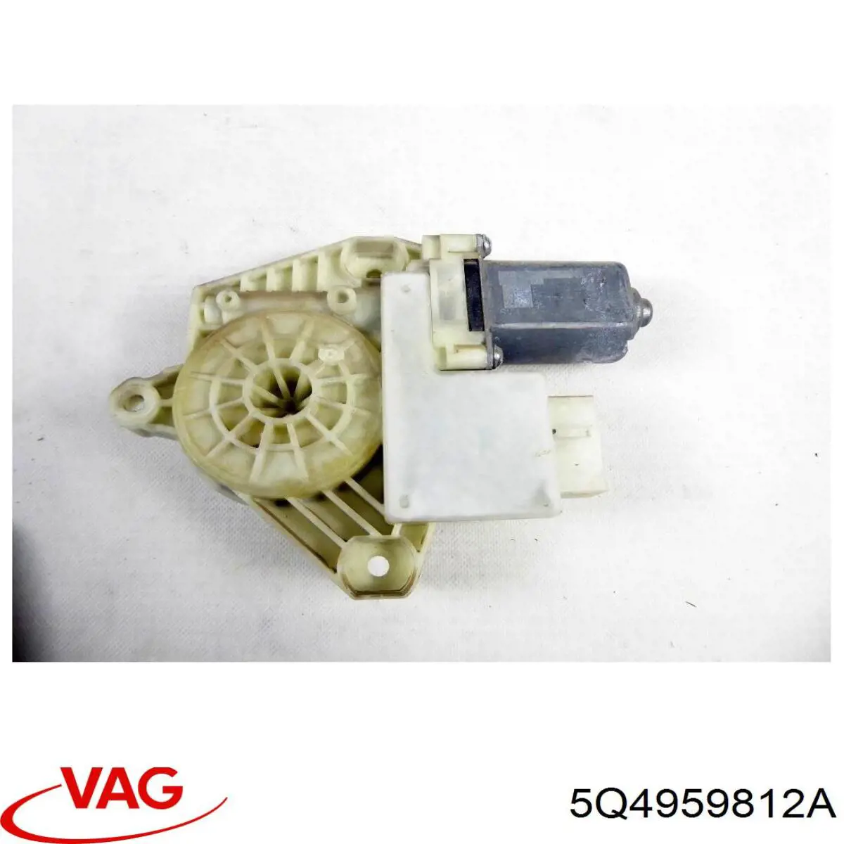 Motor del elevalunas de la puerta trasera derecha VAG 5Q4959812D precio, desde 49,37 EUR