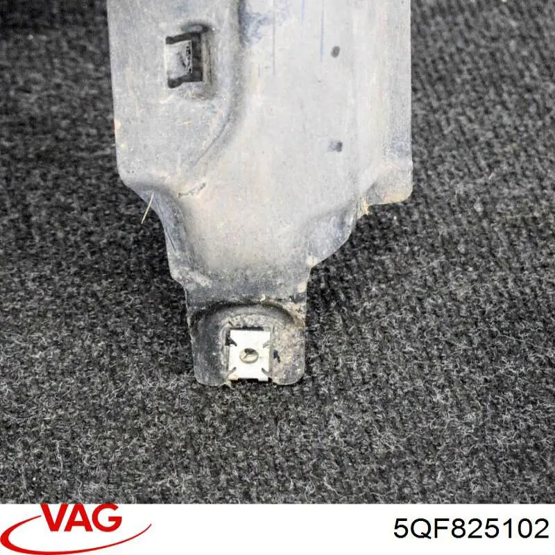 Protección inferior trasera derecha 5QF825102 VAG
