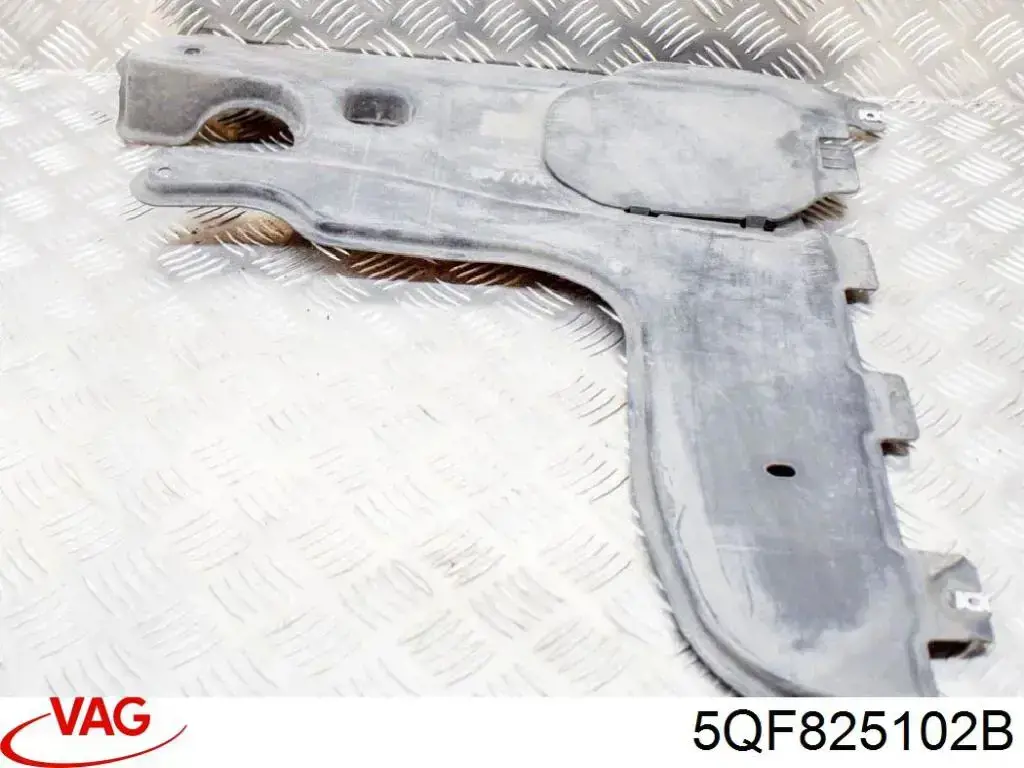 Protección inferior trasera derecha VAG 5QF825102B
