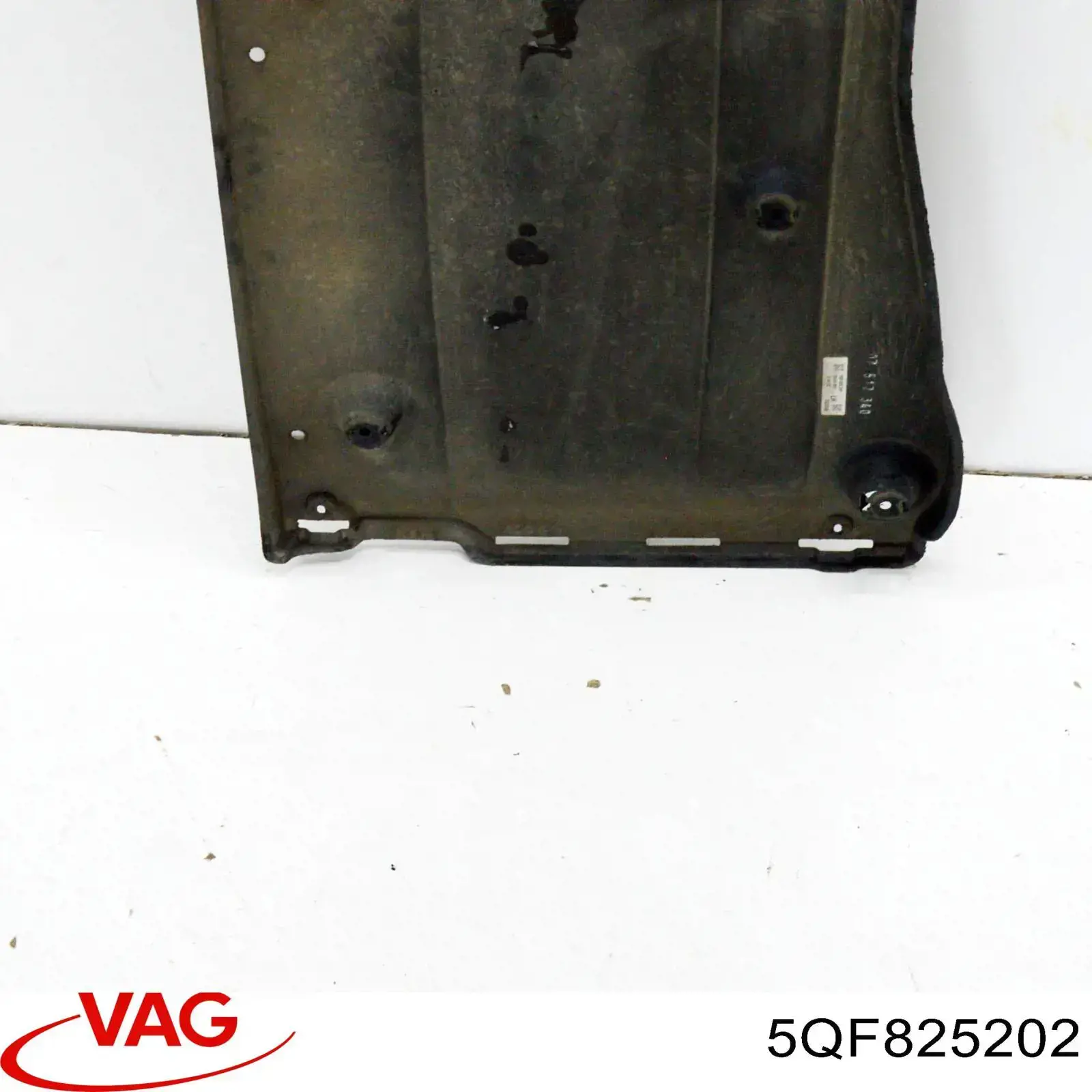 Comprar 5QF825202 VAG Protección inferior derecha
