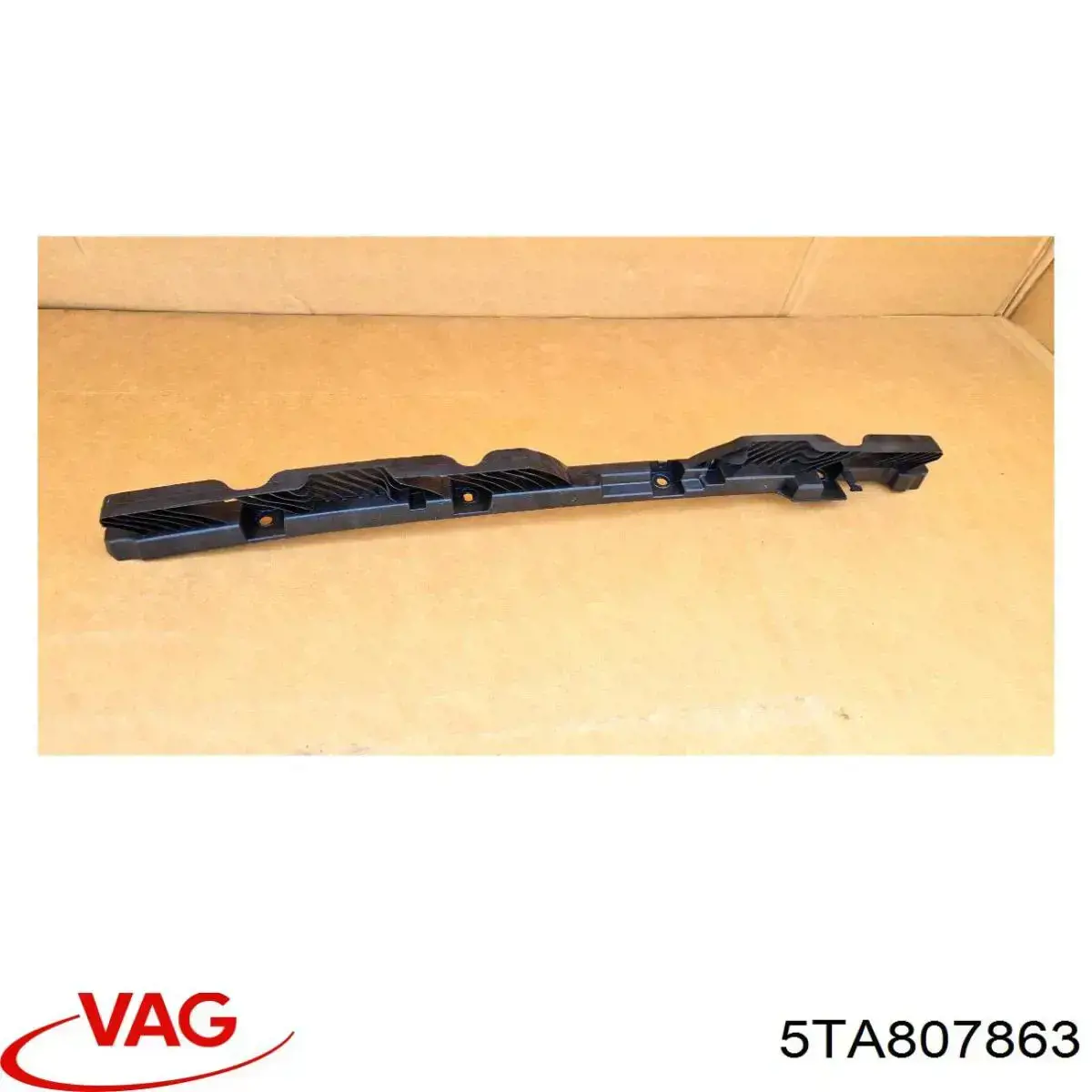 5TA807863 VAG Soporte central del parachoques trasero