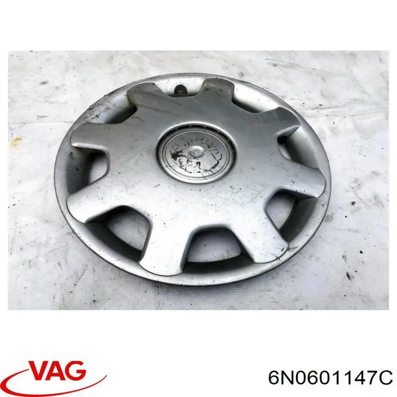 6N0601147C VAG Cubierta de la Llanta