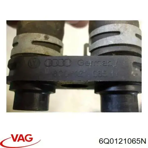 Racor de manguera de calefacción en el tabique del motor 6Q0121065H VAG