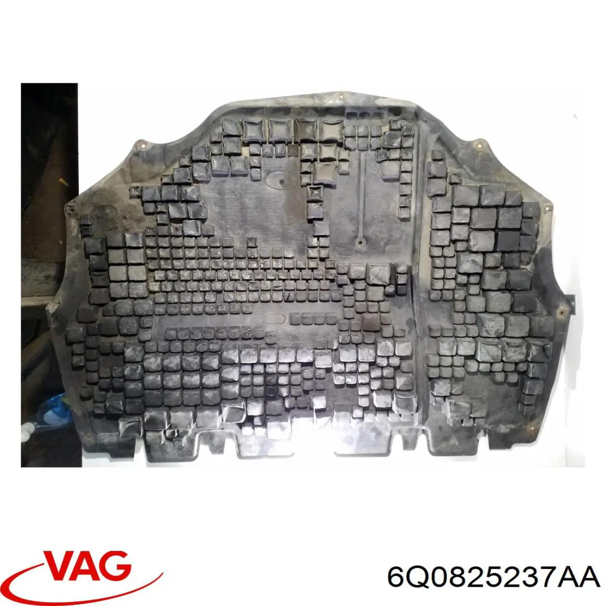 6Q0825237AA VAG protección motor /empotramiento