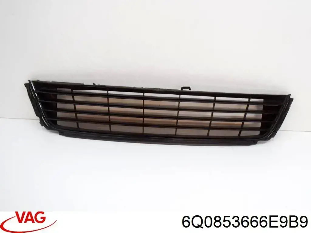 Tapa de rejilla de faro antiniebla delantero derecho VAG 6Q0853666E9B9 precio, desde 8,20 EUR