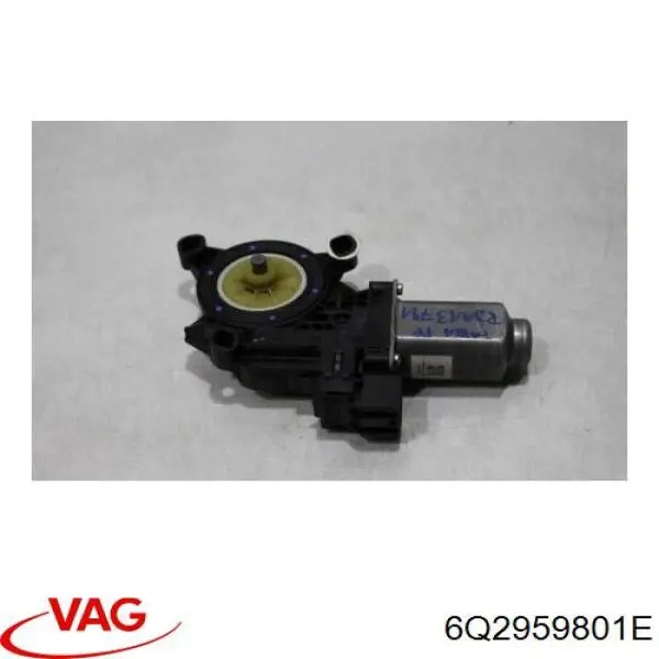 Motor del elevalunas de la puerta delantera derecha 6Q2959801E VAG