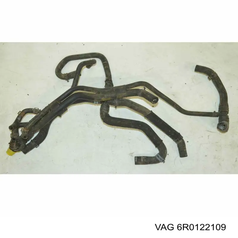 Brida del sistema de refrigeración (triple unión) 6R0122109 VAG