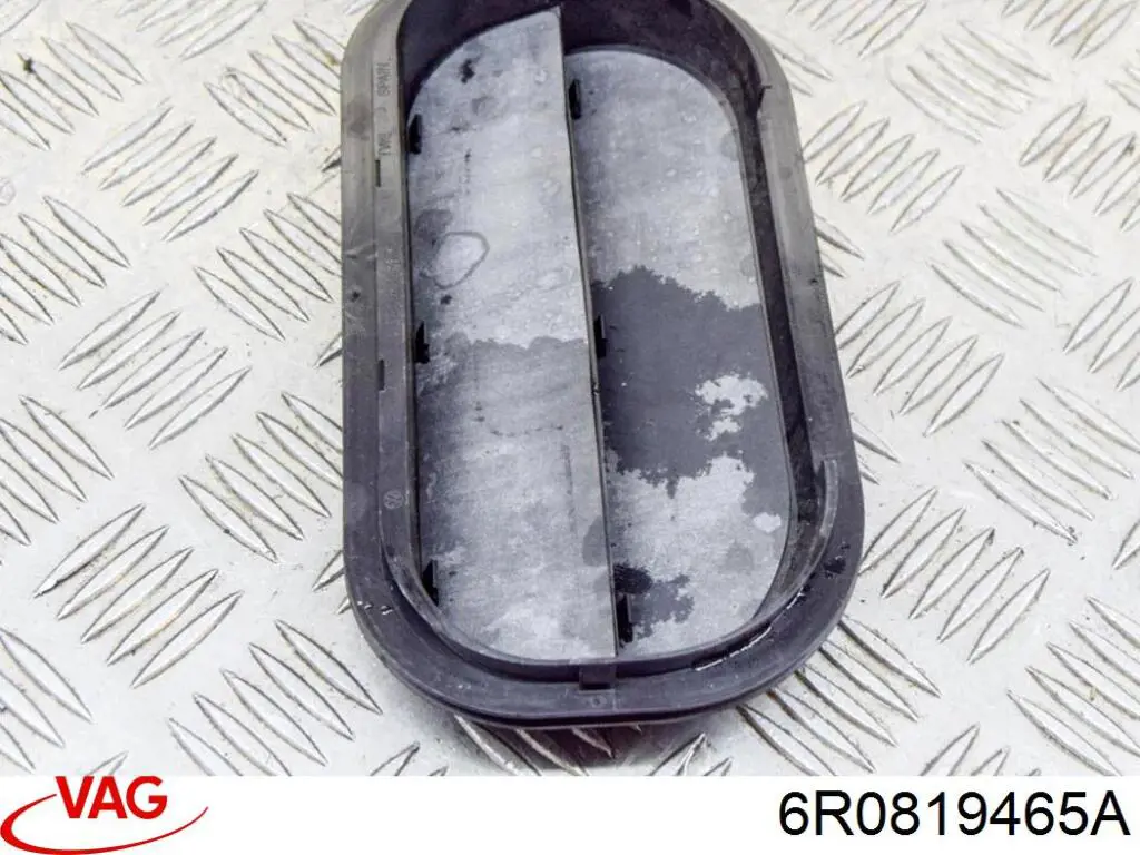 Rejilla de ventilación del habitáculo trasera izquierda VAG 6R0819465A