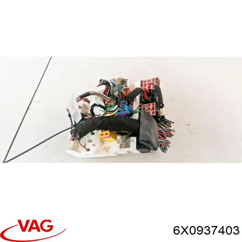 6X0937403A VAG Caja de relés y fusibles