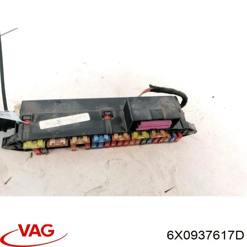 Caja de fusibles trasera interior VAG 6X0937617D precio, desde 42,19 EUR