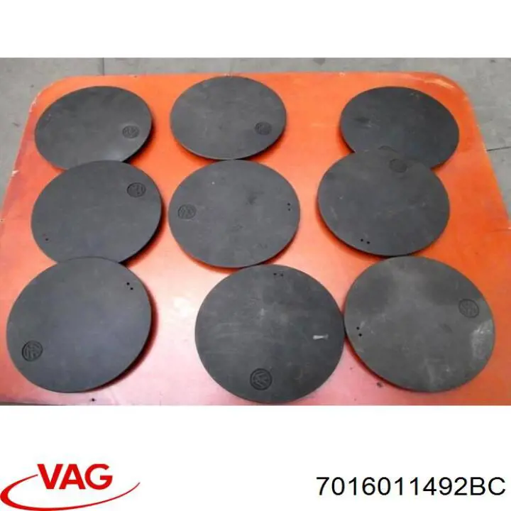 7016011492BC VAG Cubierta de la Llanta