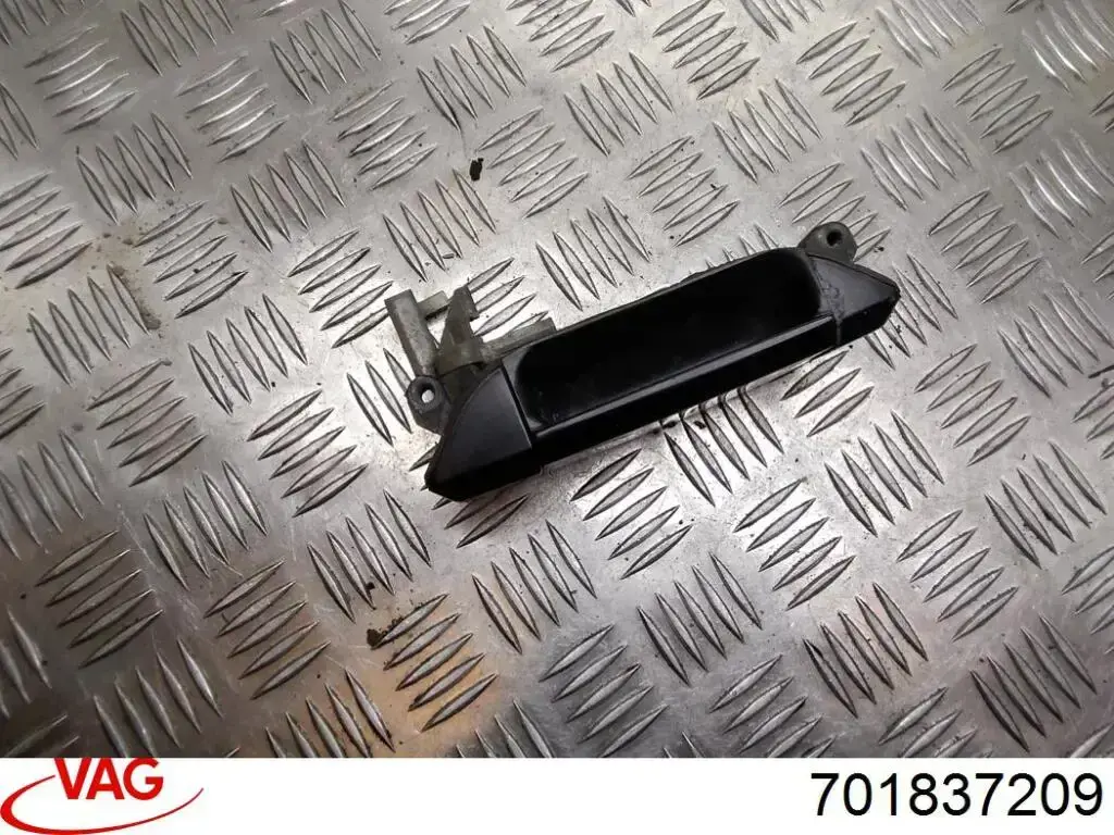 Manija exterior izquierda de puerta delantera VAG 701837209