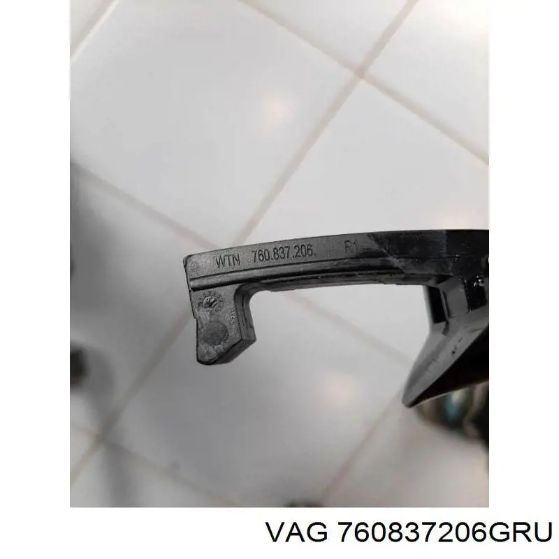 Manija exterior derecha delantera/trasera de puerta 760837206GRU VAG