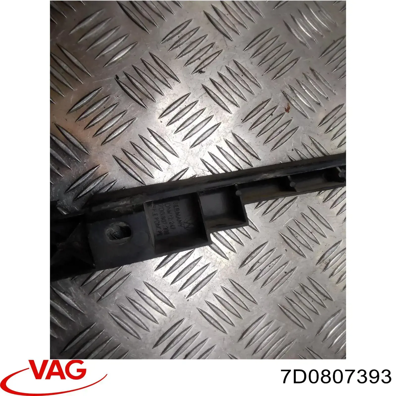 Soporte de parachoques trasero izquierdo VAG 7D0807393 precio, desde  EUR