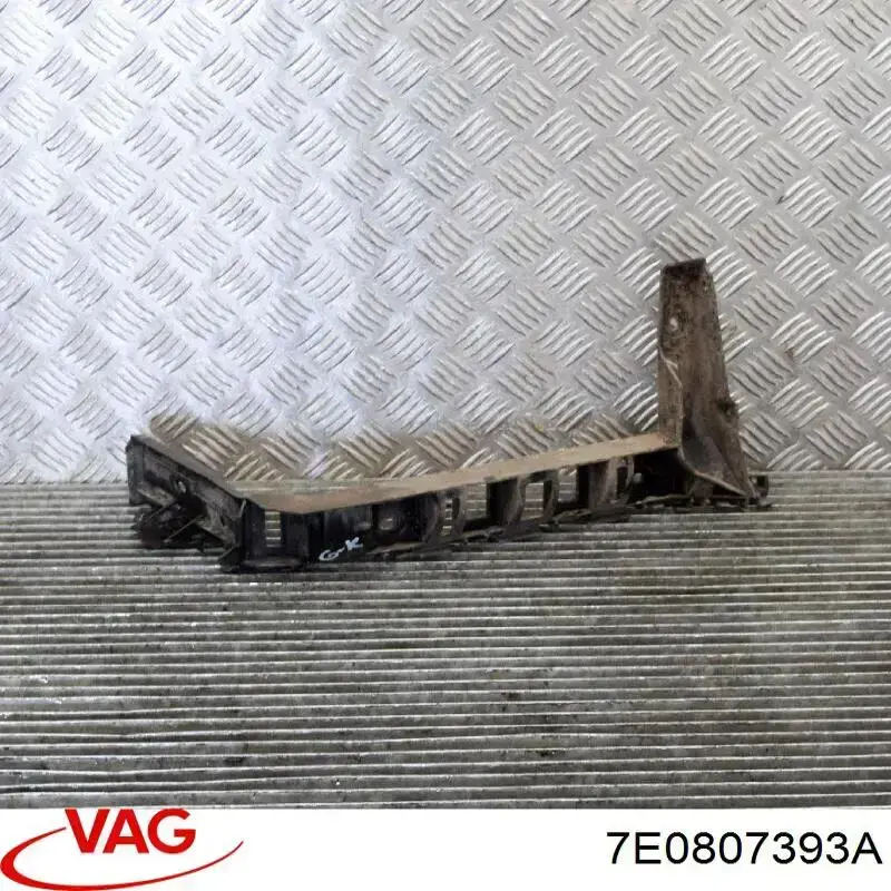 Soporte de parachoques trasero izquierdo VAG 7E0807393A precio, desde 18,60 EUR