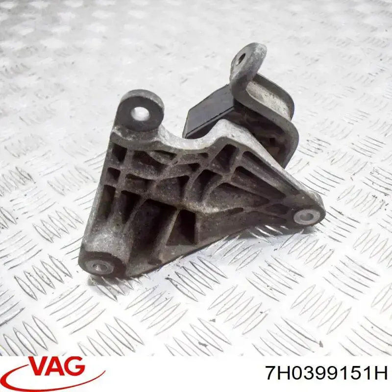 Soporte de motor izquierdo VAG 7H0399151H