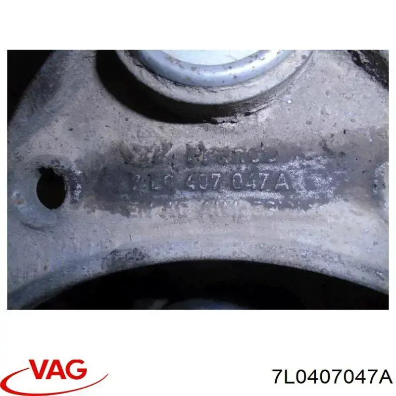 Comprar 7L0407047A VAG Brazo superior izquierdo/derecho de suspensión delantera