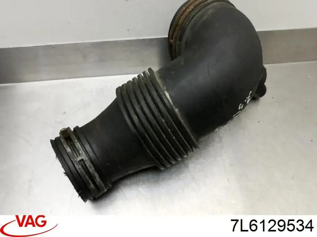 Conducto de aire, salida del filtro de aire 7L6129534 VAG