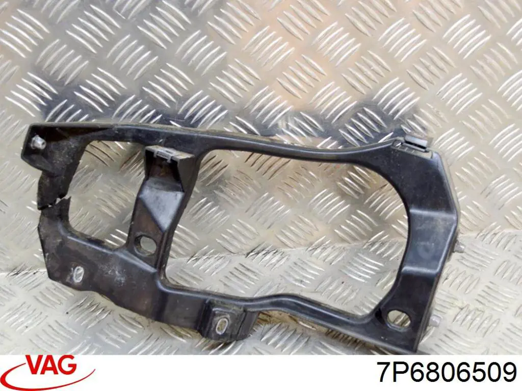 Comprar 7P6806509 VAG Soporte de fijación del faro delantero izquierdo