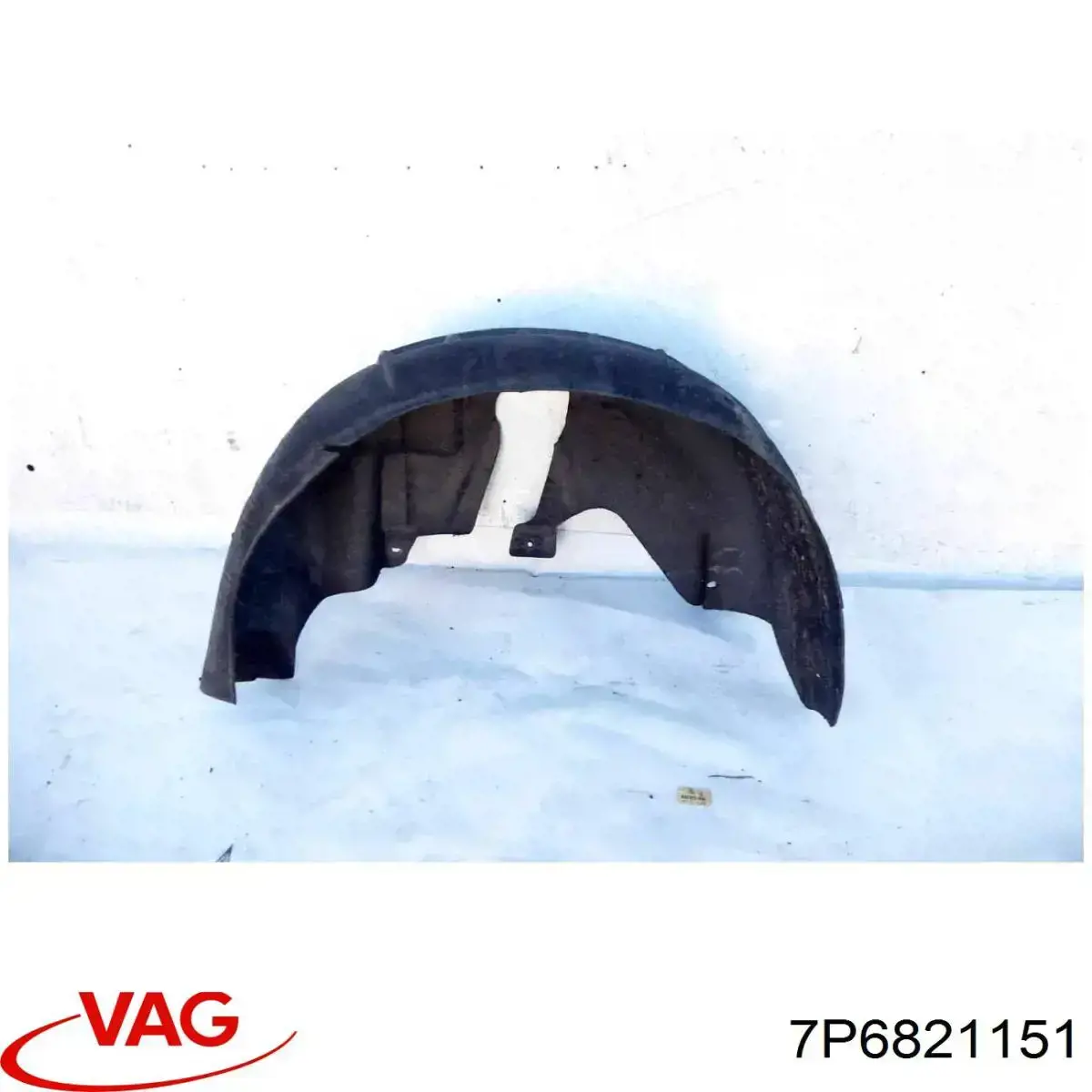 Soporte delantero izquierdo para aleta delantera 7P6821151 VAG
